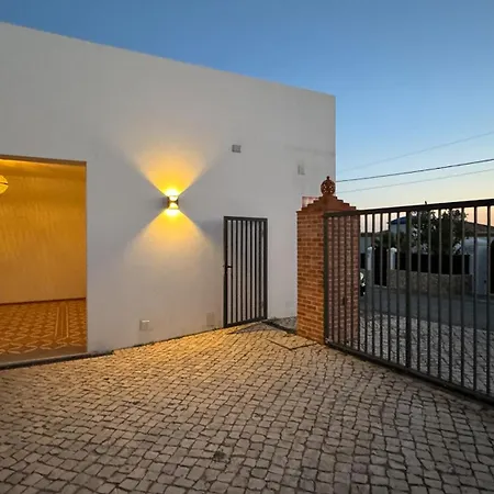 Casa Da Cotovia, Villa Loule