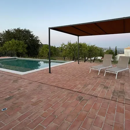 Casa Da Cotovia, *